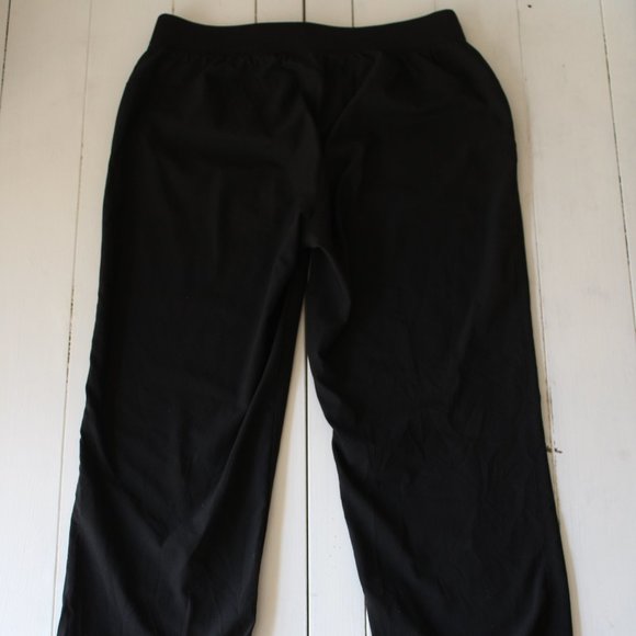 Black Woven Work Out Old Navy Active Capri Pants - Picture 5 of 7